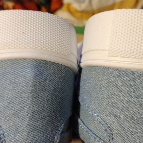 2/$25 Comfort view shoes - Picture 3 of 4